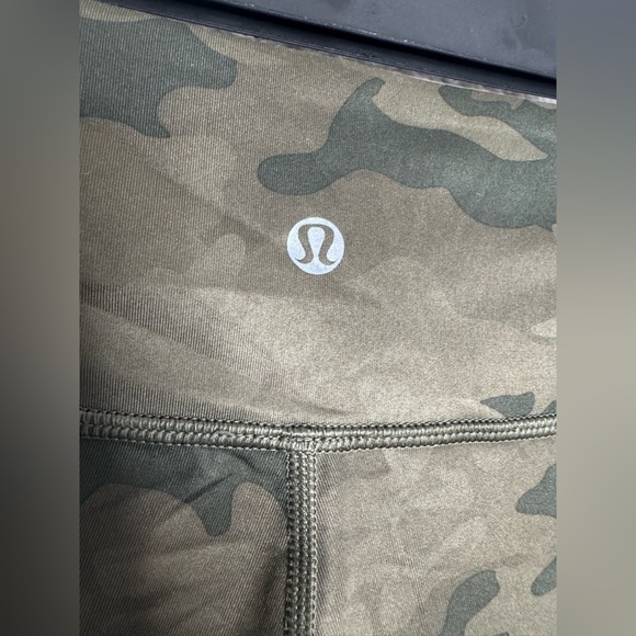 Lululemon wunder under crop green camo leggings size 4 - Picture 4 of 5